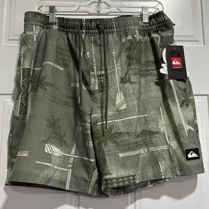 Quicksilver Board shorts,lined elastic waist,hip pockets,back velcro pocket,key